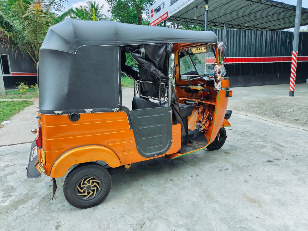 Bajaj Three Wheel 2006 - பயன்படுத்தப்பட்டது முச்சக்கர வண்டி sale in Sri Lanka - patpat.lk