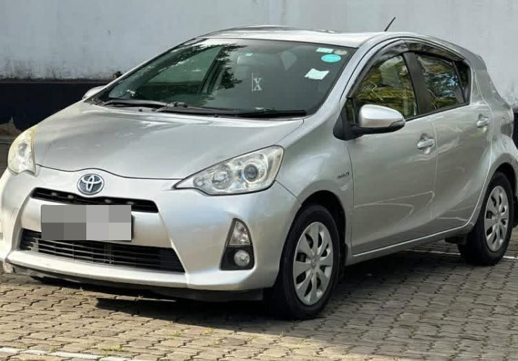Toyota Aqua 2013 - பயன்படுத்தப்பட்டது கார் sale in Sri Lanka - patpat.lk