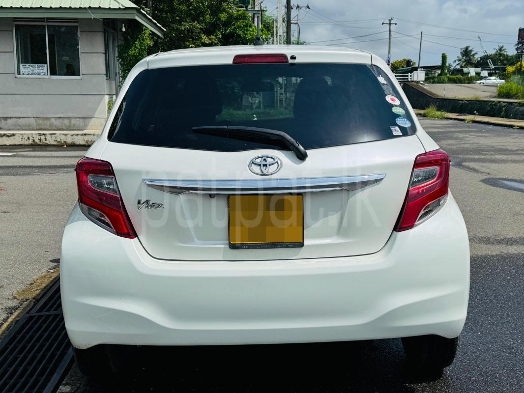 Toyota Vitz 2016 - பயன்படுத்தப்பட்டது கார் sale in Sri Lanka - patpat.lk