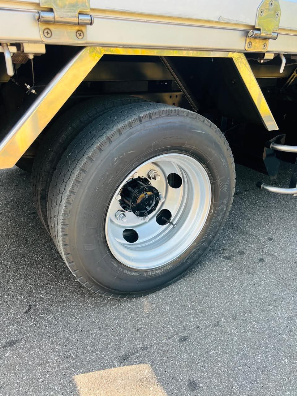 Isuzu ELF 2016 - අලුත් ට්‍රක් රථය sale in Sri Lanka - patpat.lk