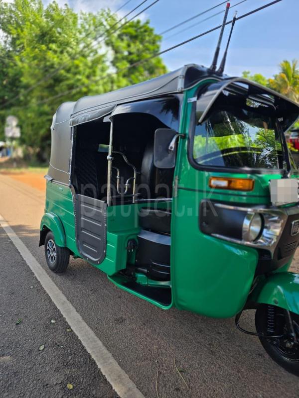 Bajaj 4 stroke 2017 - பயன்படுத்தப்பட்டது முச்சக்கர வண்டி sale in Sri Lanka - patpat.lk