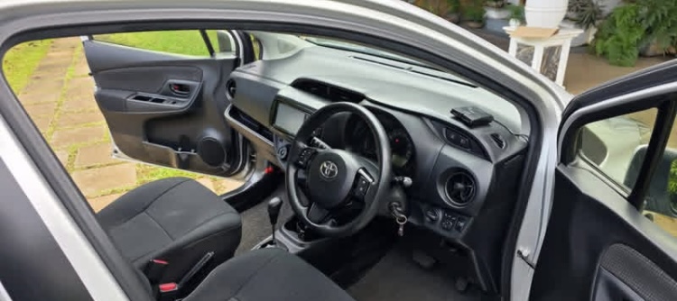 Toyota Vitz 2017 - பயன்படுத்தப்பட்டது கார் sale in Sri Lanka - patpat.lk