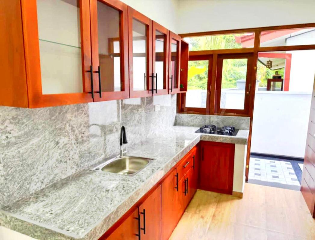 House for Sale in Athurugiriya