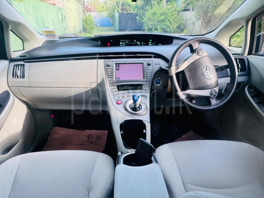 Toyota Prius 2012 - பயன்படுத்தப்பட்டது கார் sale in Sri Lanka - patpat.lk