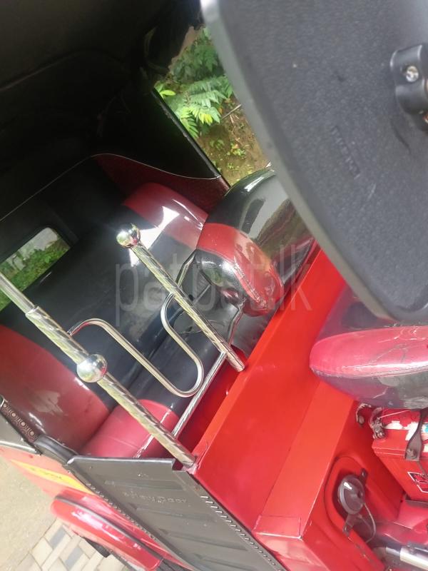 Bajaj 4 stroke 2014 - பயன்படுத்தப்பட்டது முச்சக்கர வண்டி sale in Sri Lanka - patpat.lk
