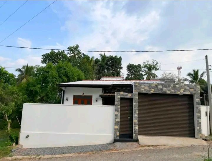 House for Sale in Athurugiriya