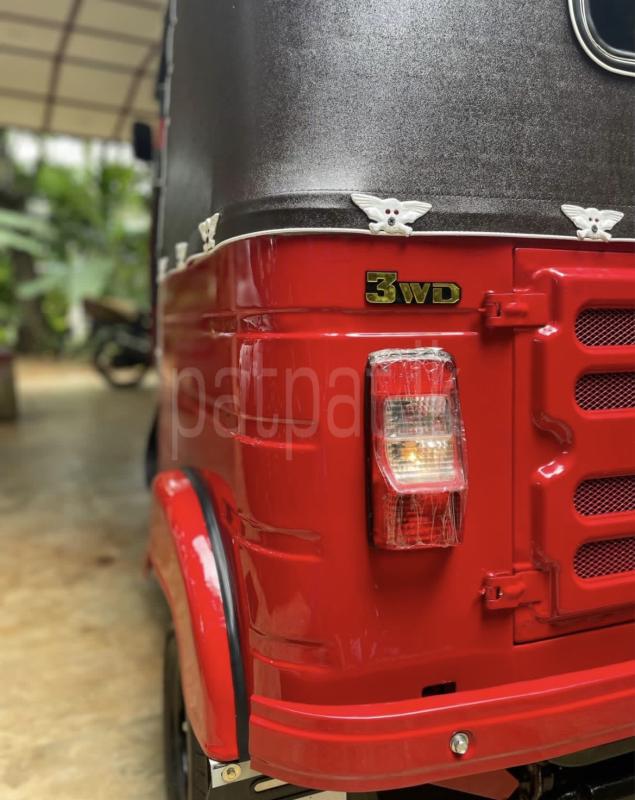 Bajaj 4 stroke 2017 - பயன்படுத்தப்பட்டது முச்சக்கர வண்டி sale in Sri Lanka - patpat.lk