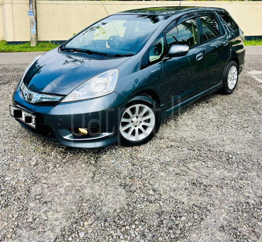 Honda FIT SHUTTLE 2013 - பயன்படுத்தப்பட்டது கார் sale in Sri Lanka - patpat.lk