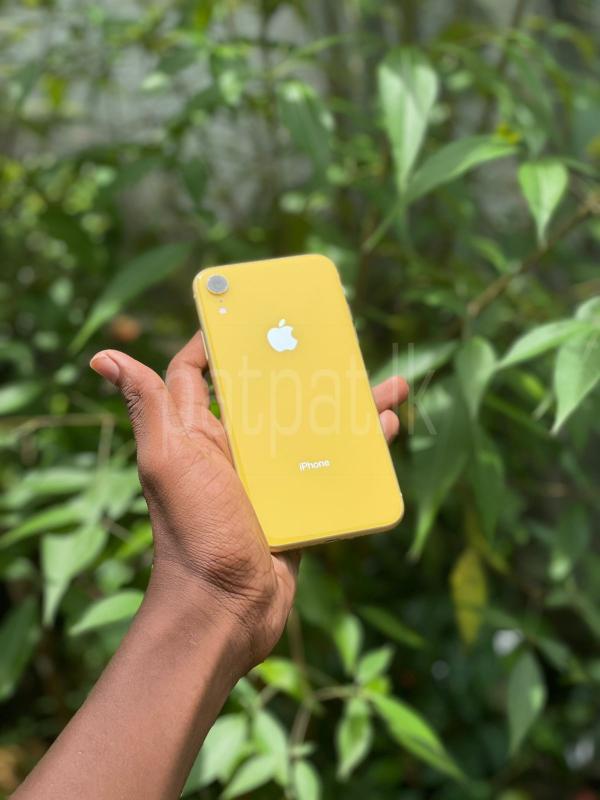 Apple iphone xr ads-image-1