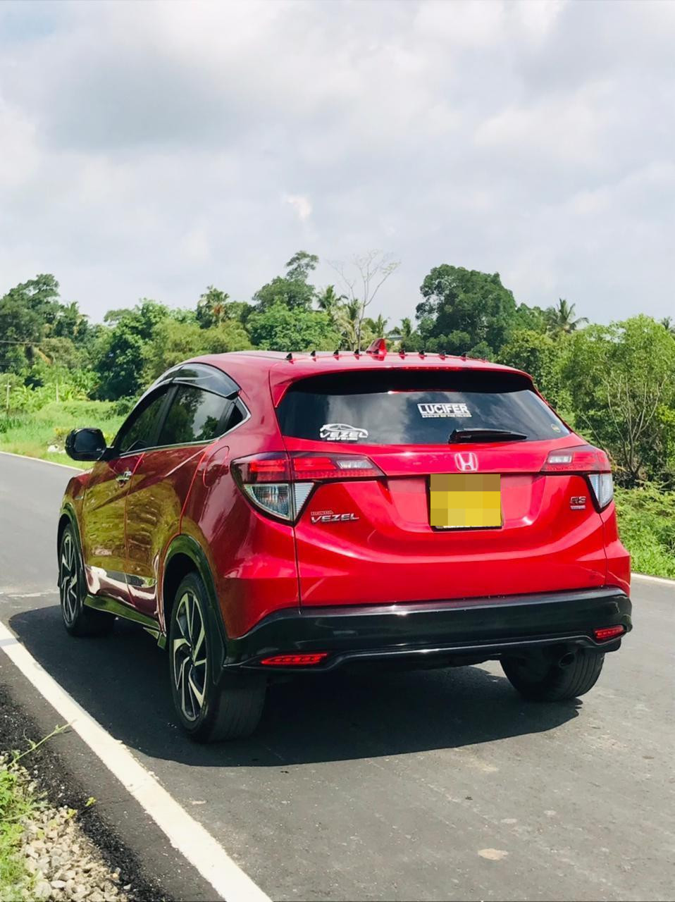 Honda Vezel 2017 - பயன்படுத்தப்பட்டது SUV sale in Sri Lanka - patpat.lk