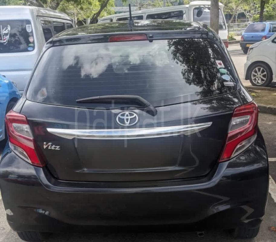 Toyota Vitz 2015 - பயன்படுத்தப்பட்டது கார் sale in Sri Lanka - patpat.lk