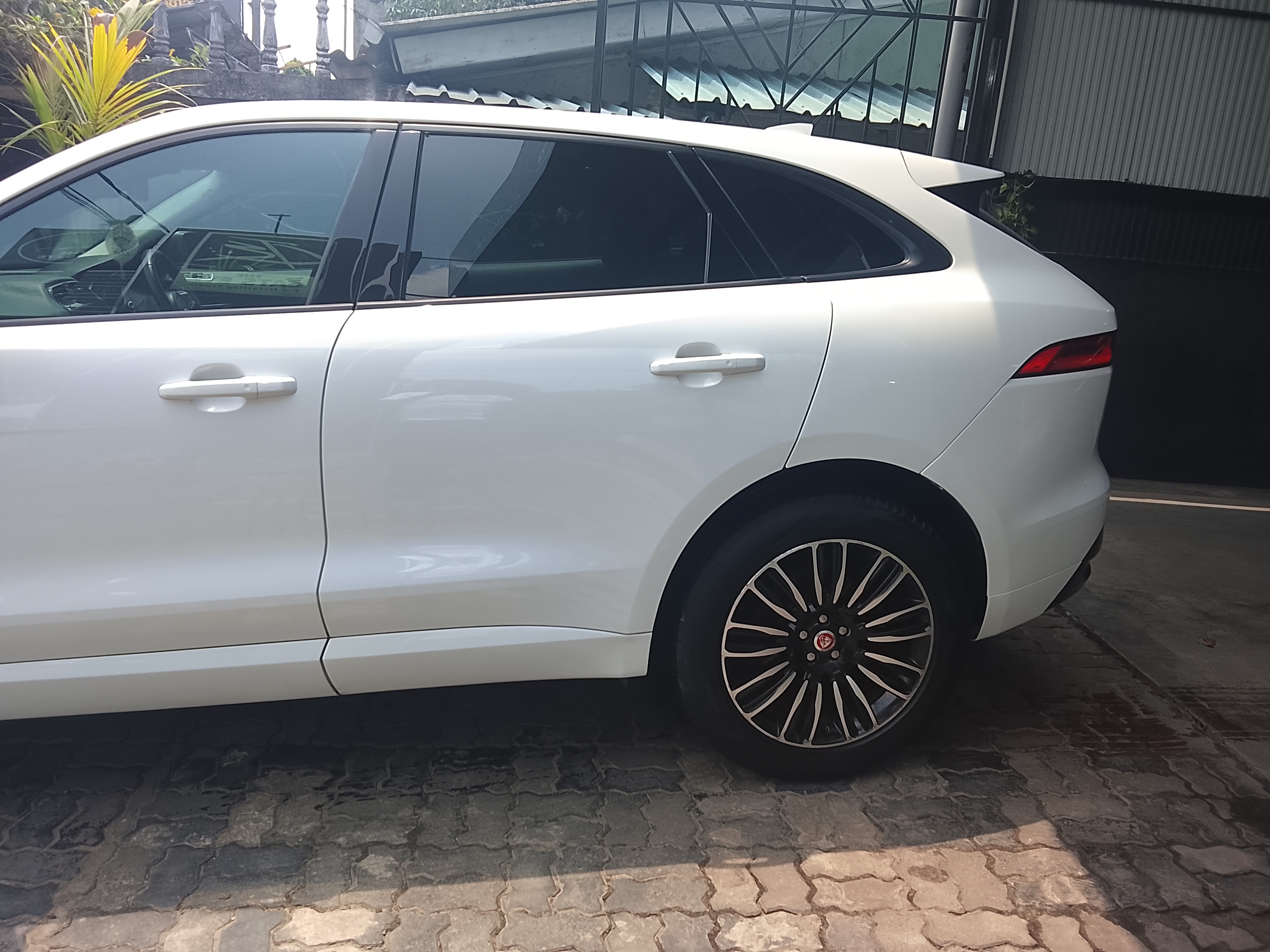 Jaguar F Pace 2016 - பயன்படுத்தப்பட்டது SUV sale in Sri Lanka - patpat.lk