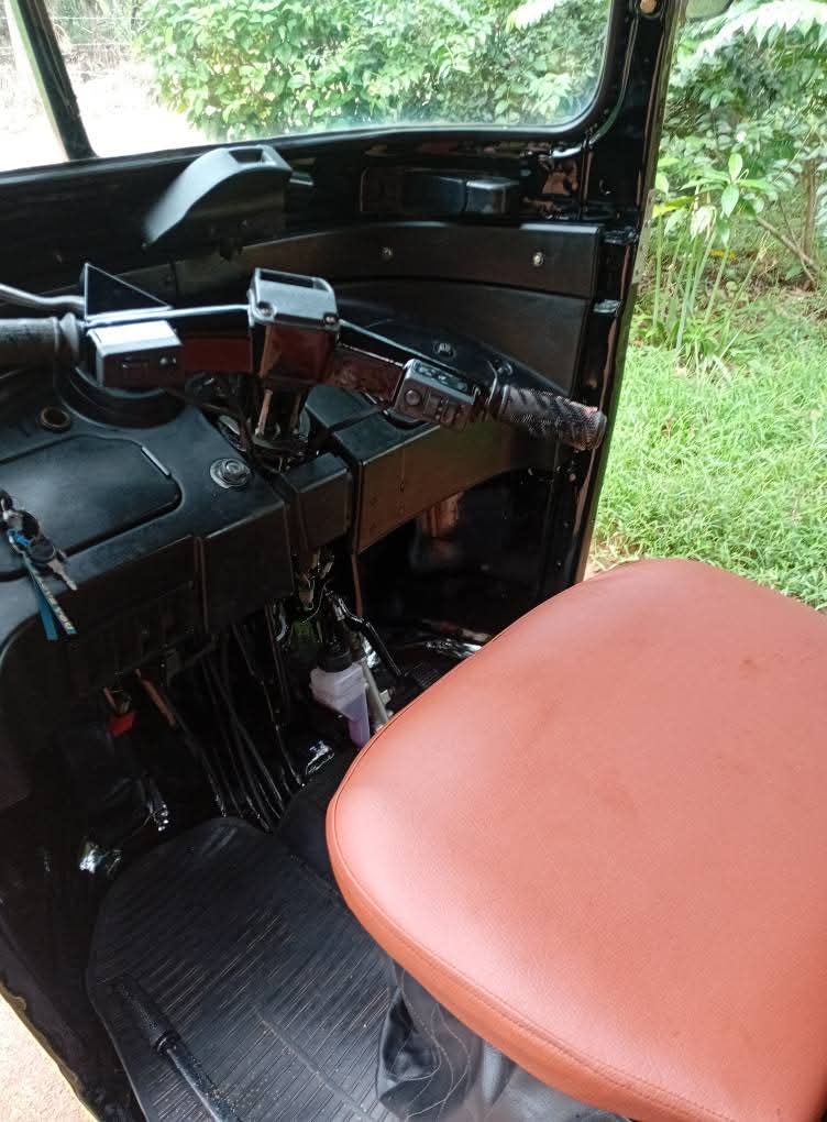 Bajaj 4 stroke 2014 - பயன்படுத்தப்பட்டது முச்சக்கர வண்டி sale in Sri Lanka - patpat.lk