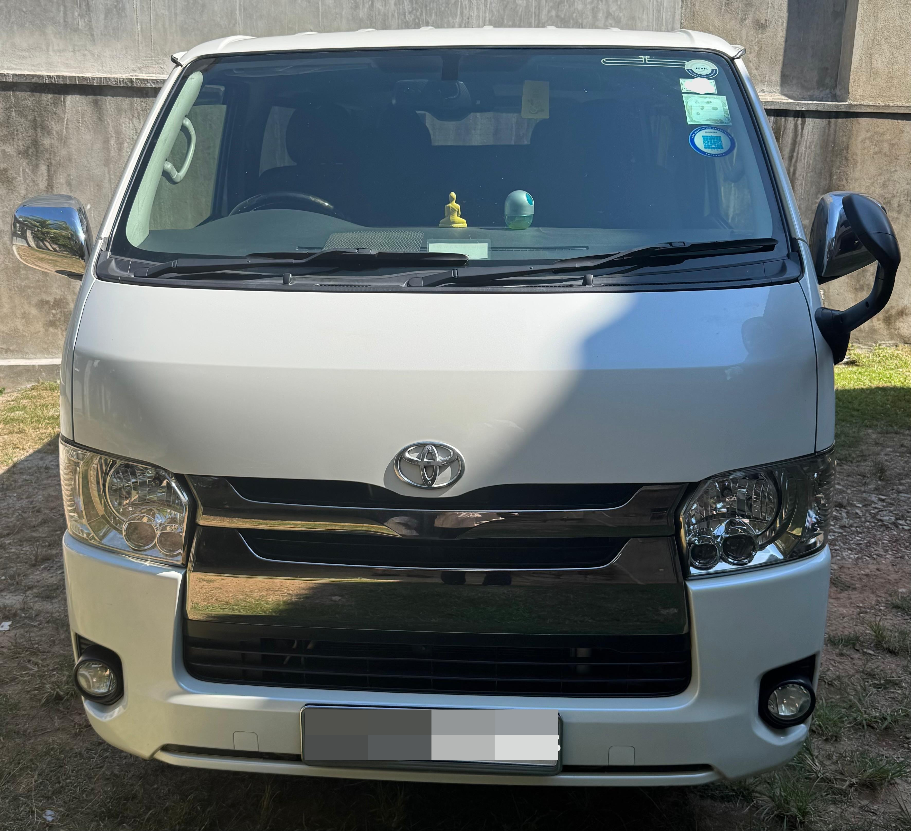 Toyota Hiace 2017 - භාවිතා කරන ලද වෑන් රථය sale in Sri Lanka - patpat.lk