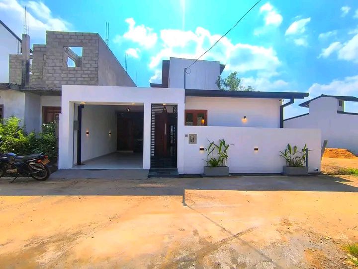 House for Sale in Athurugiriya