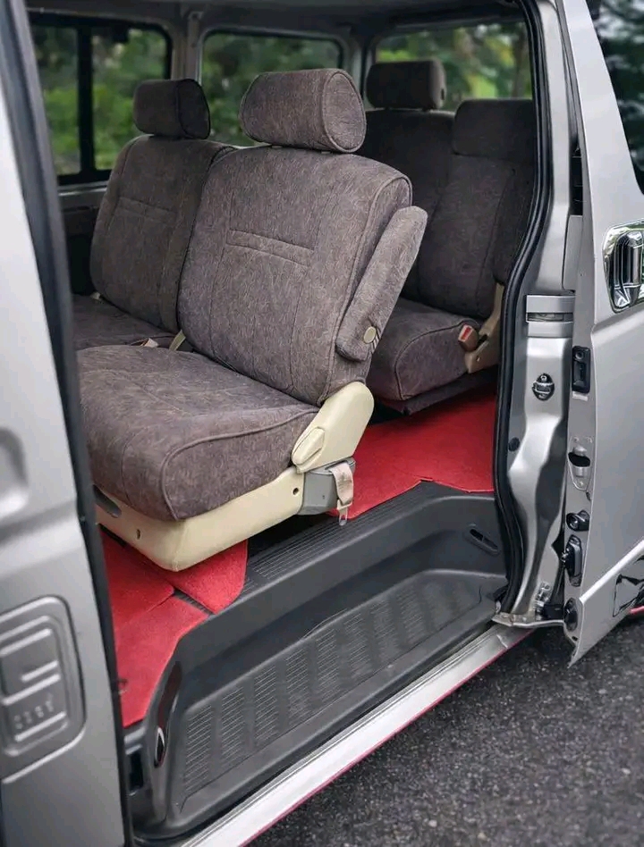 Toyota Hiace 2011 - பயன்படுத்தப்பட்டது வேன் sale in Sri Lanka - patpat.lk