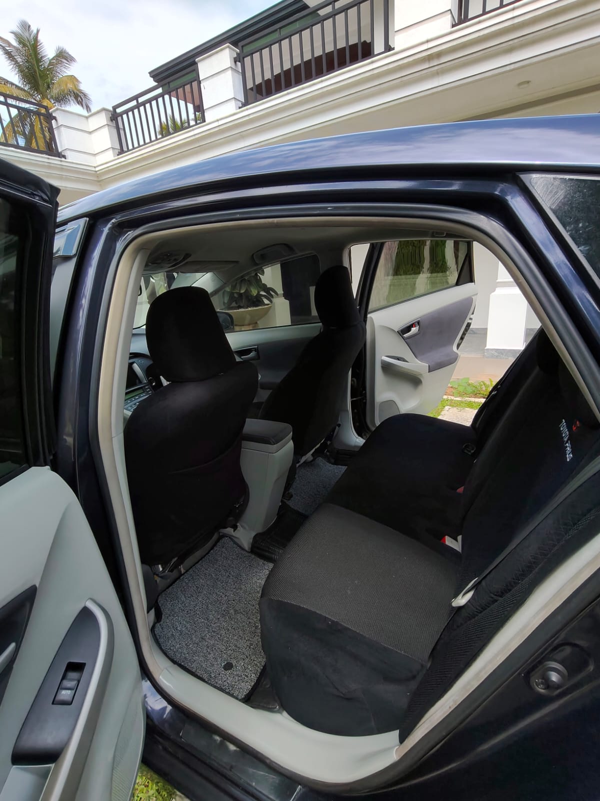 Toyota Prius 2011 - பயன்படுத்தப்பட்டது கார் sale in Sri Lanka - patpat.lk