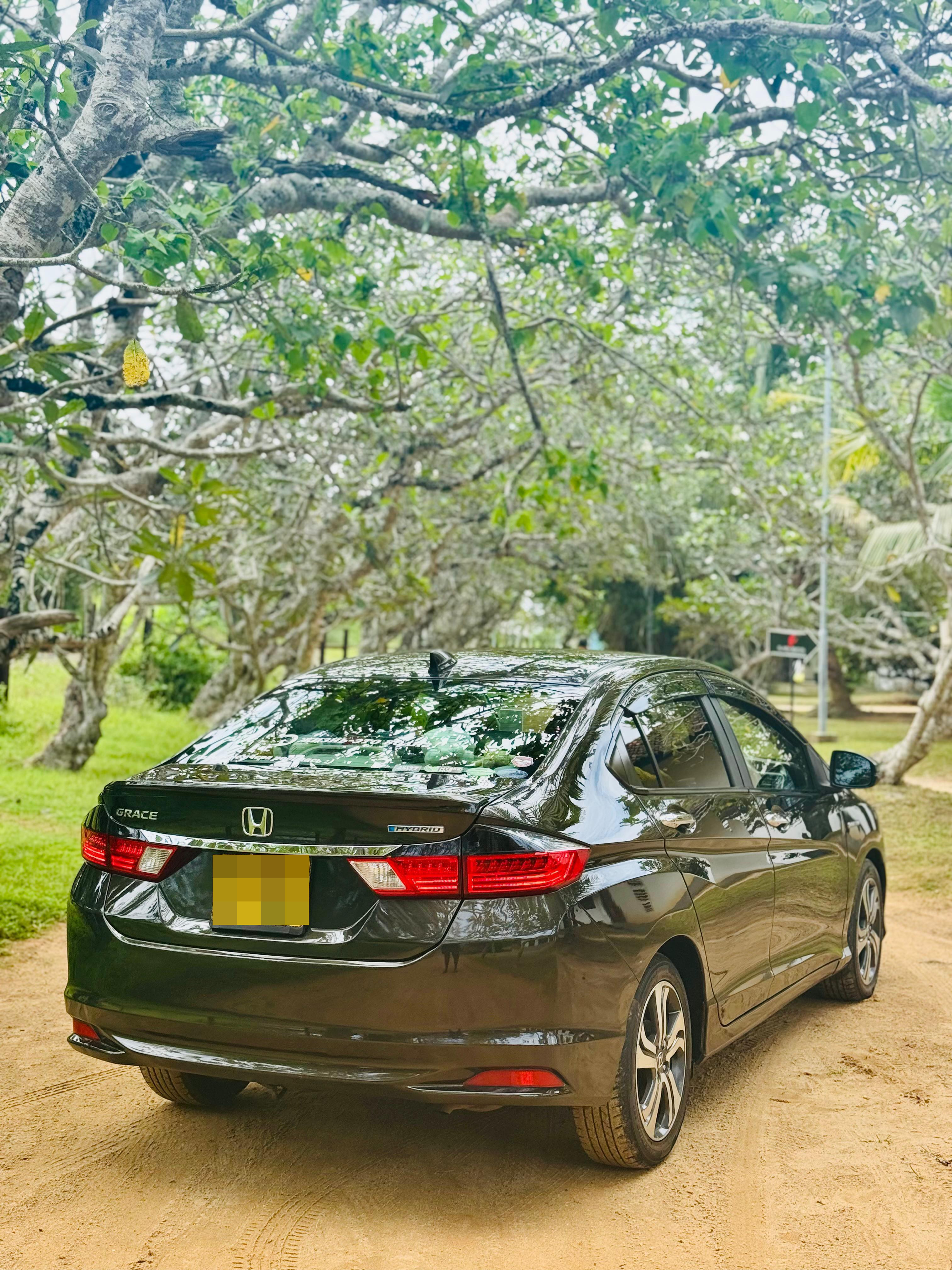 Honda Grace 2014 - பயன்படுத்தப்பட்டது கார் sale in Sri Lanka - patpat.lk