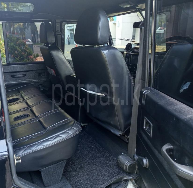 Land Rover Defender 1979 - பயன்படுத்தப்பட்டது SUV sale in Sri Lanka - patpat.lk