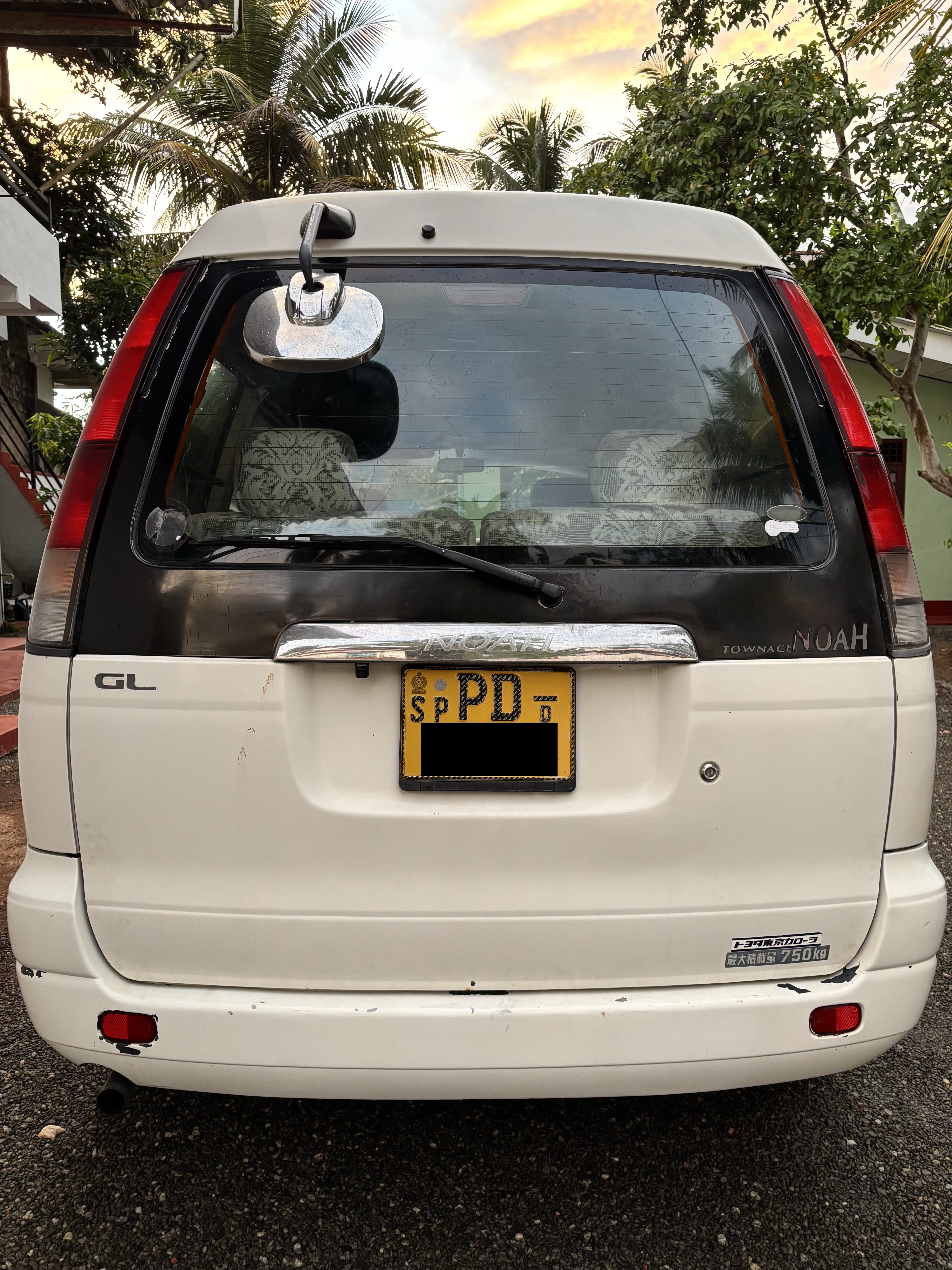 Toyota Noah 2001 - Used Van sale in Sri Lanka - patpat.lk