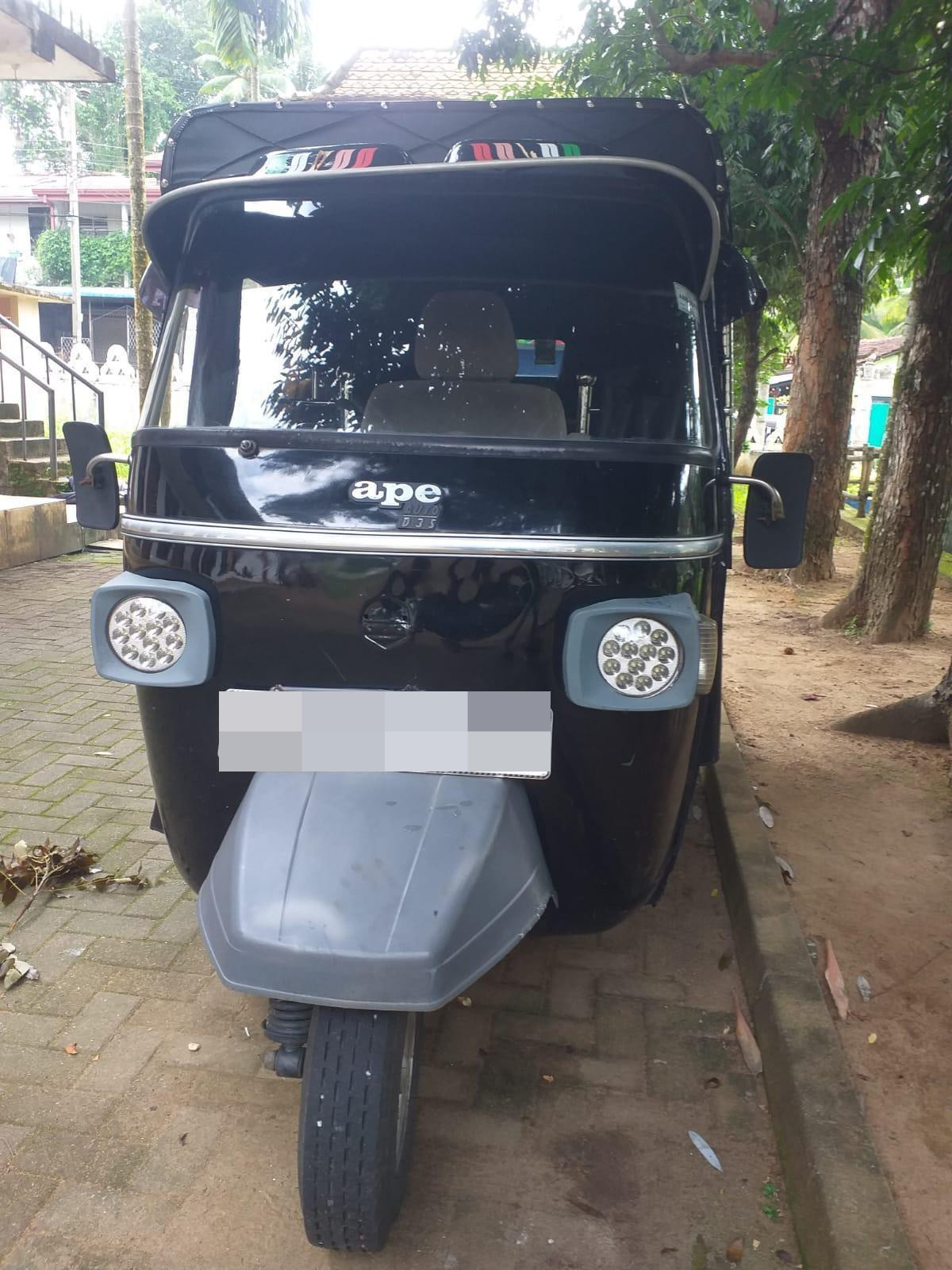 Piaggio Three Wheel 2015 - Used Three wheeler sale in Sri Lanka - patpat.lk