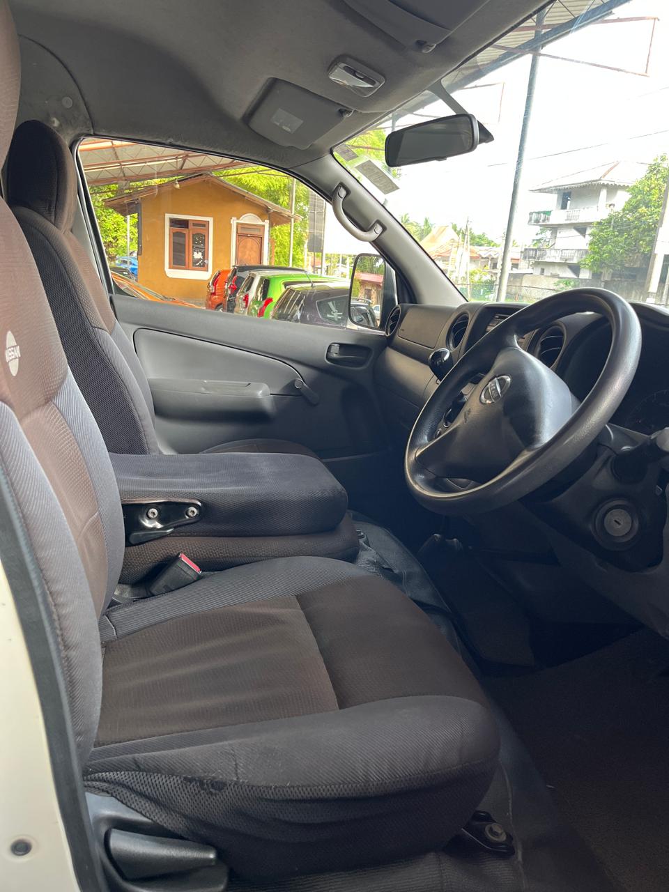 Nissan Caravan 2015 - பயன்படுத்தப்பட்டது வேன் sale in Sri Lanka - patpat.lk