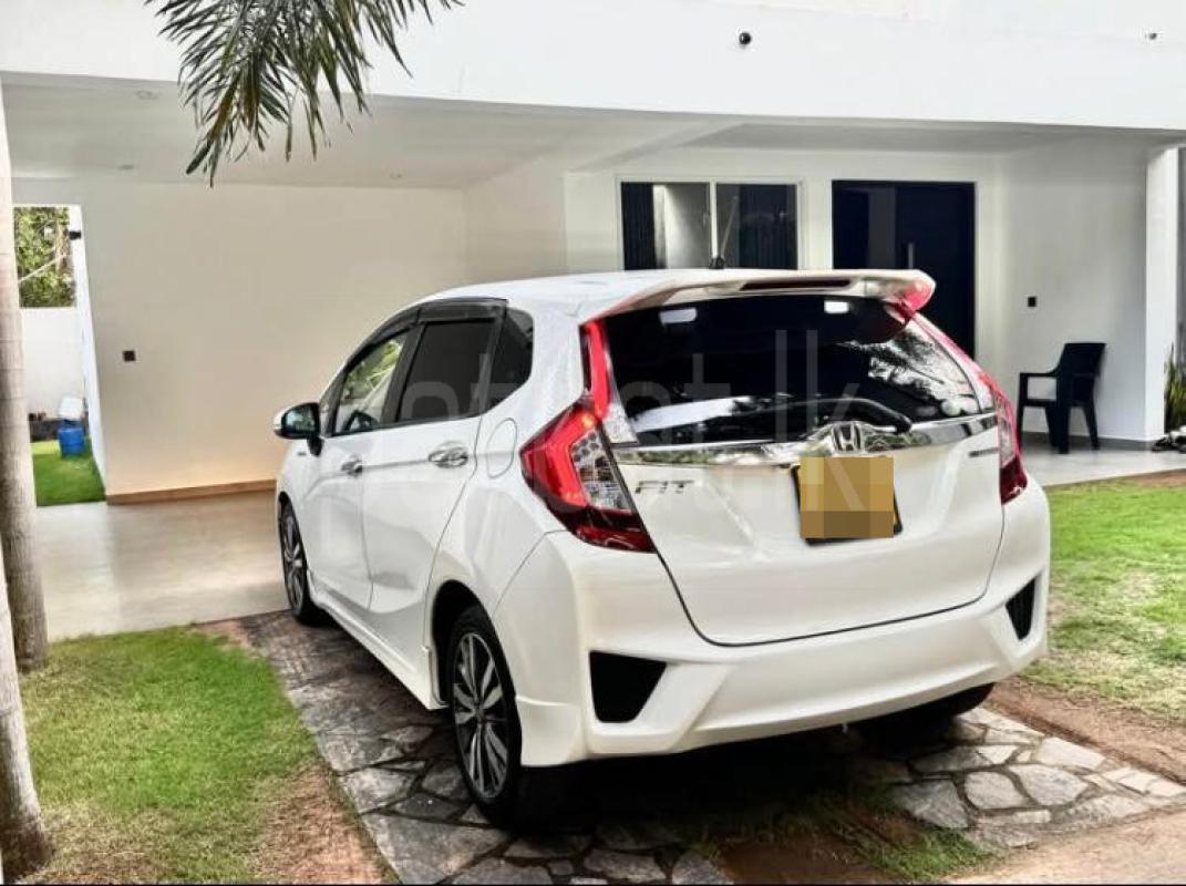 Honda FIT S HYBRID 2015 - භාවිතා කරන ලද කාර් sale in Sri Lanka - patpat.lk