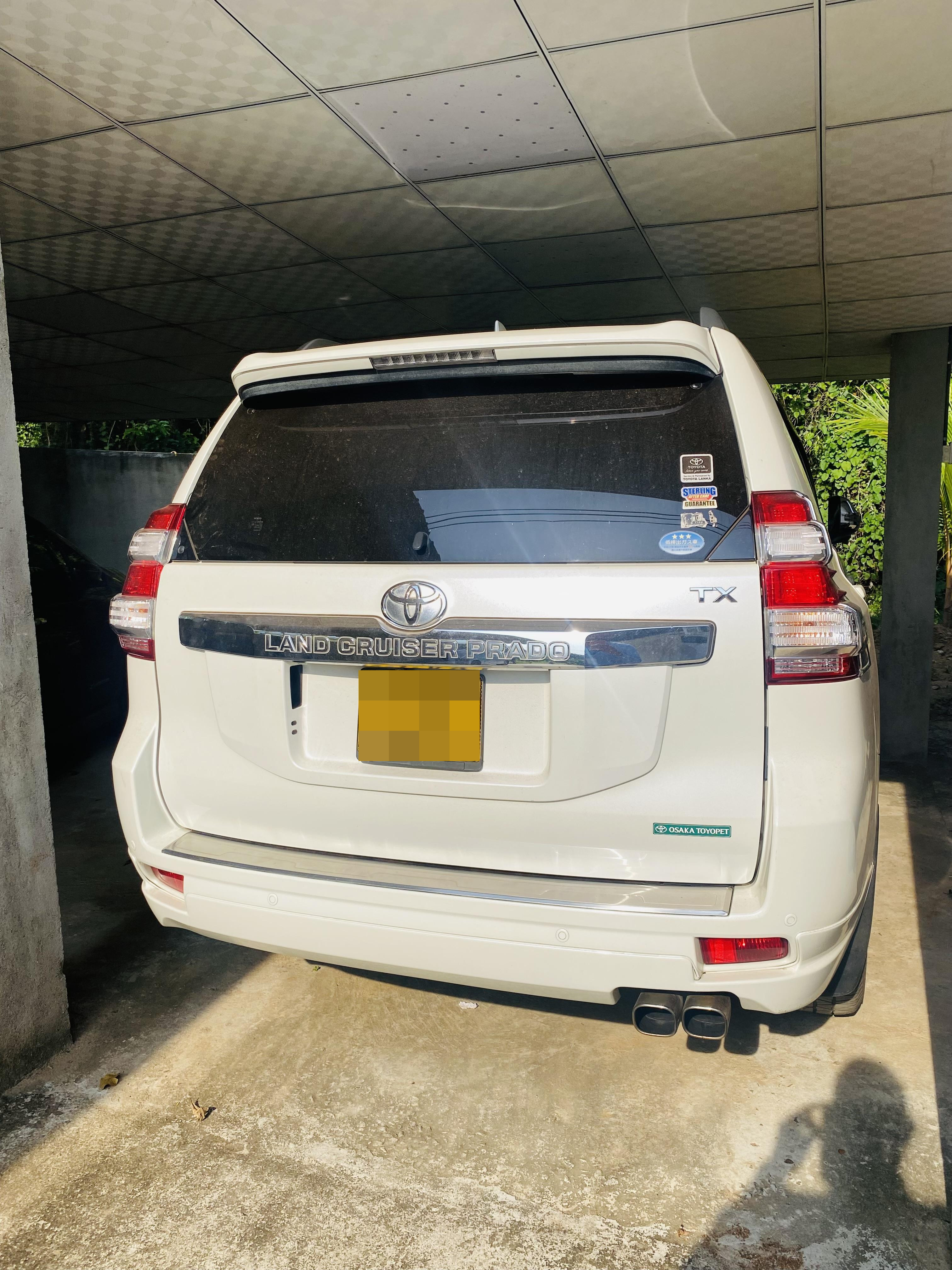 Toyota Land Cruiser Prado 2017 - பயன்படுத்தப்பட்டது SUV sale in Sri Lanka - patpat.lk