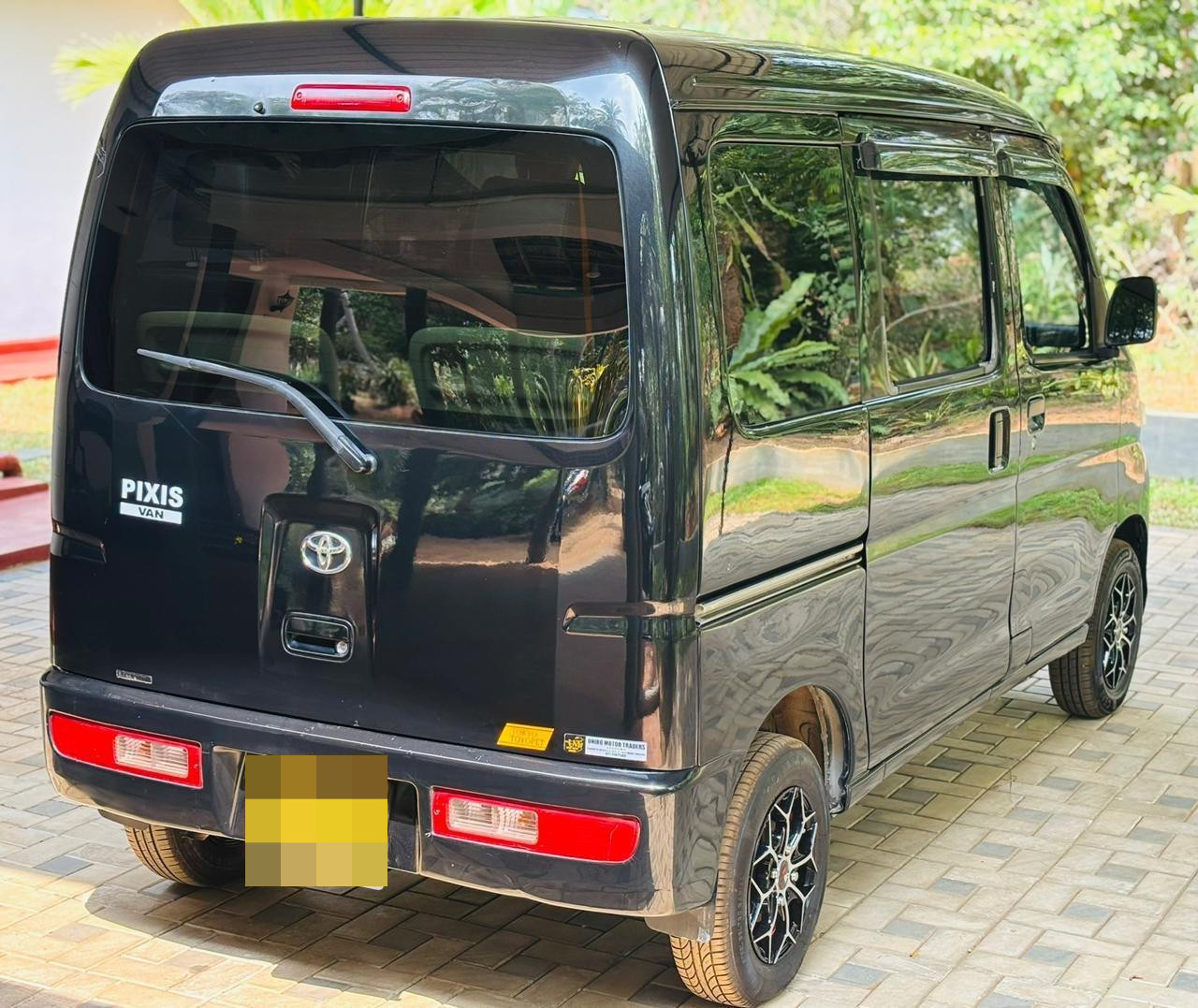 Toyota Pixis 2013 - Used Van sale in Sri Lanka - patpat.lk