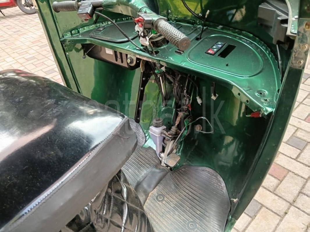 Bajaj Three Wheel 2000 - භාවිතා කරන ලද ත්‍රිරෝද රථය sale in Sri Lanka - patpat.lk