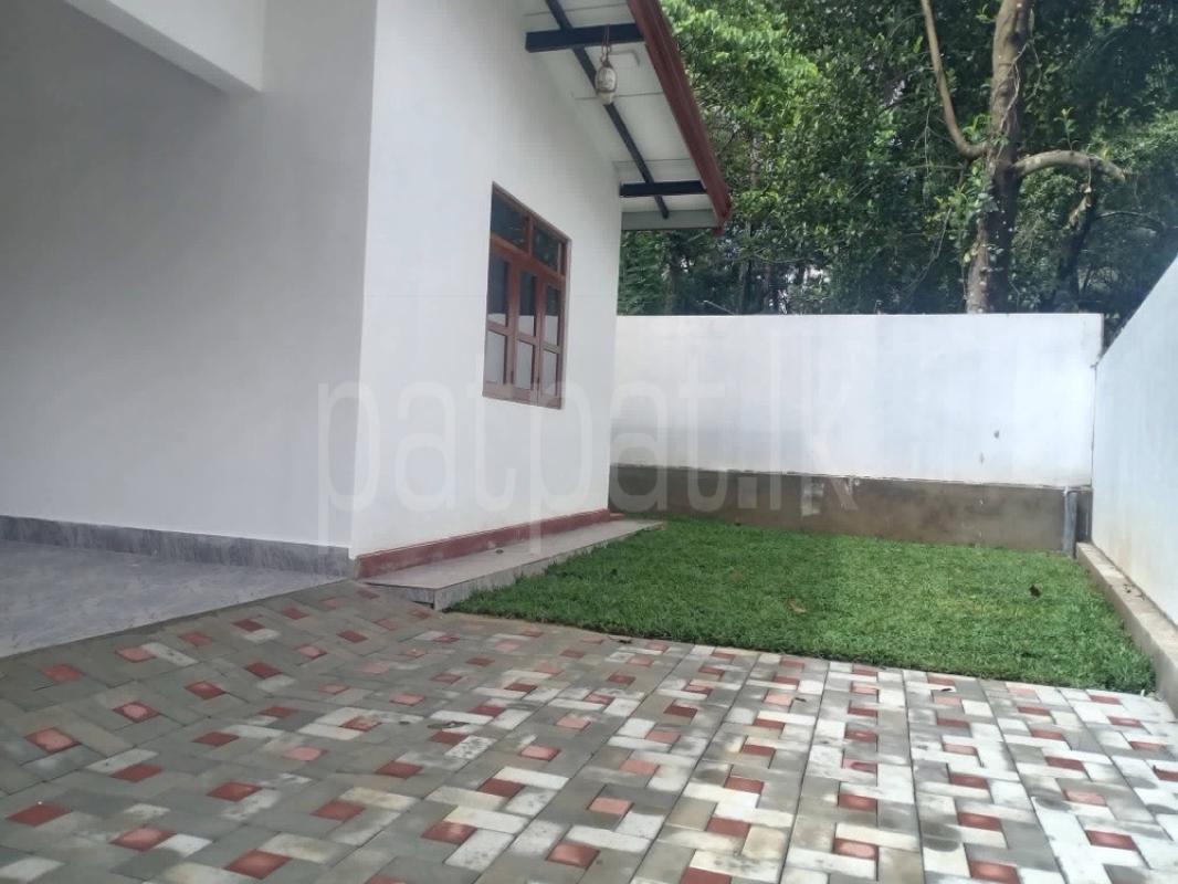 House for Sale in Weliveriya