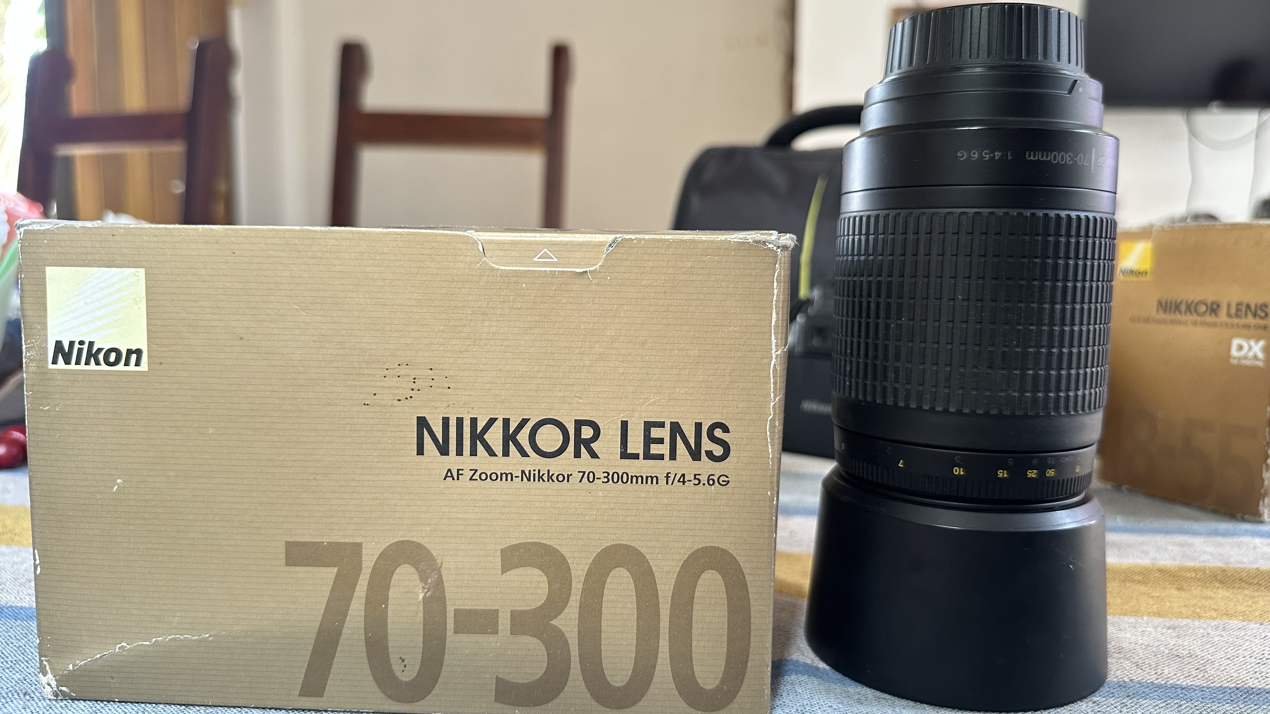 Nikon D5200 Camera එකක් – Kit Lens + Zoom (70-300mm) Box සමඟ