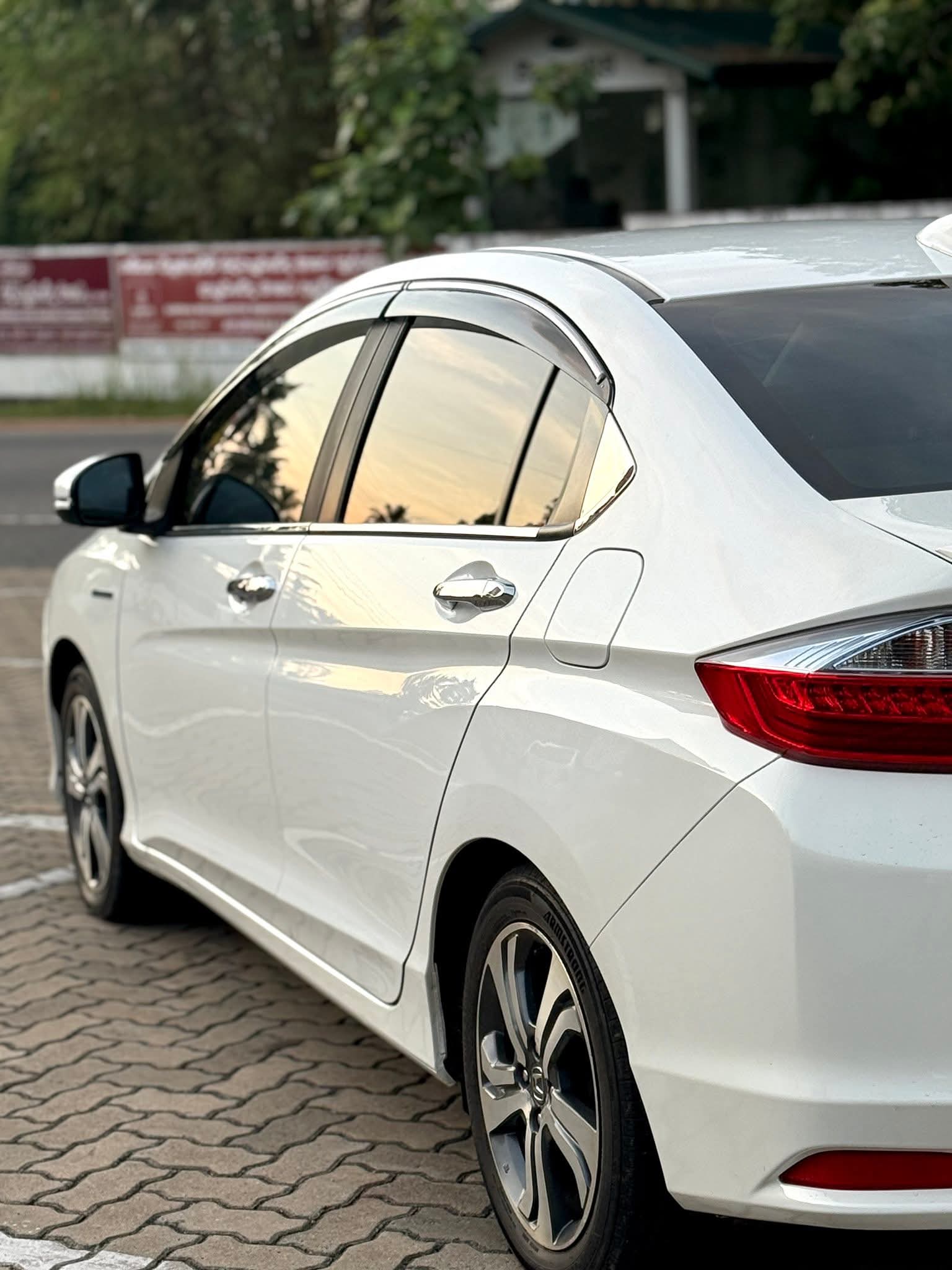 Honda Grace 2016 - Used Car sale in Sri Lanka - patpat.lk