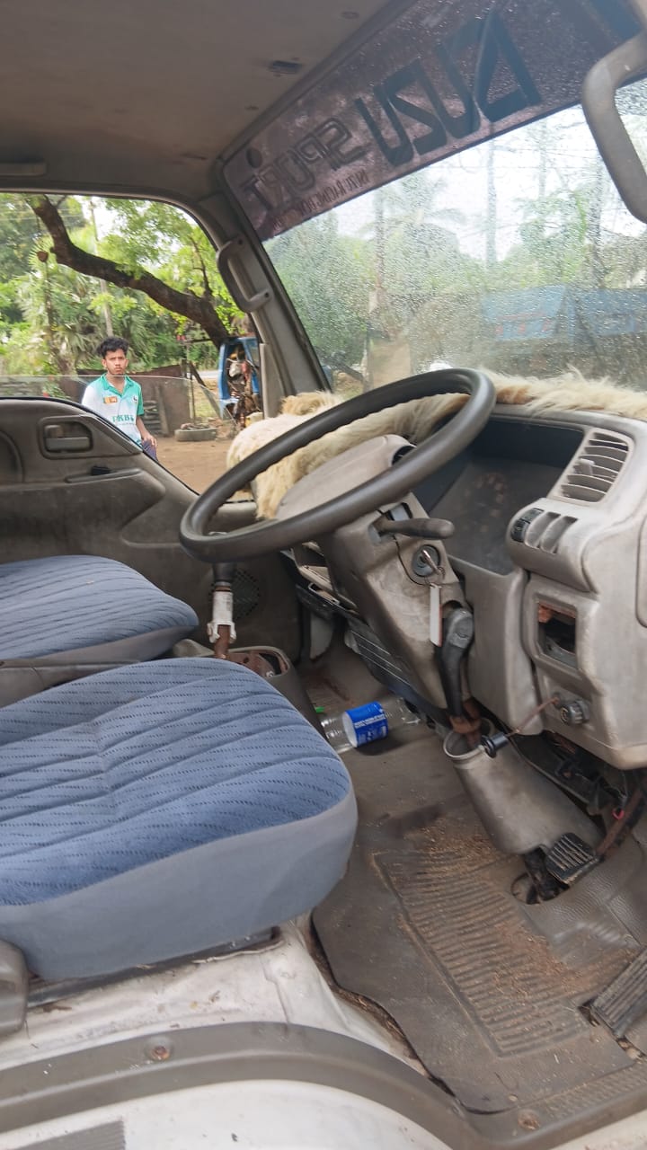 Isuzu ELF 1984 - பயன்படுத்தப்பட்டது டிரக் sale in Sri Lanka - patpat.lk