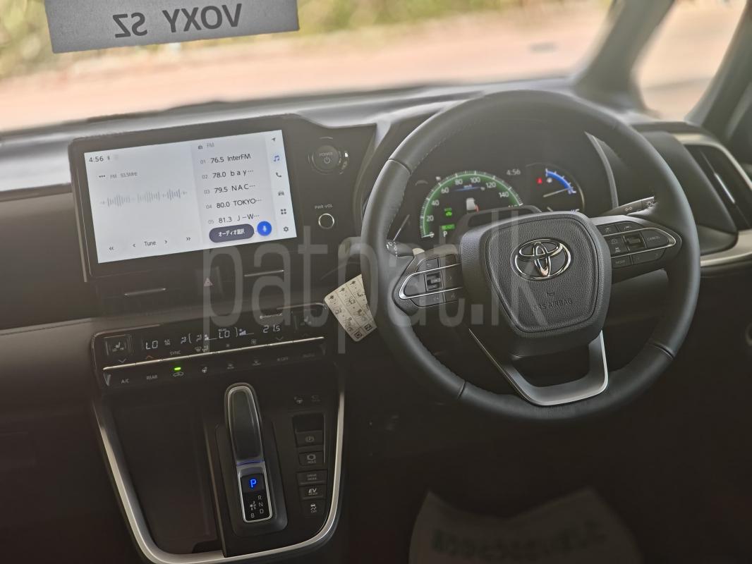 Toyota Voxy 2025 - பயன்படுத்தப்பட்டது வேன் sale in Sri Lanka - patpat.lk