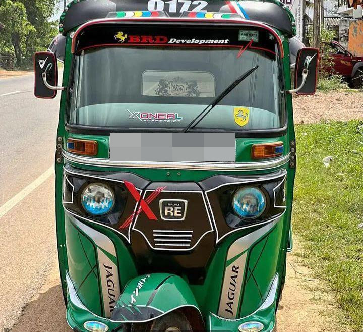 Bajaj Three Wheel 2018