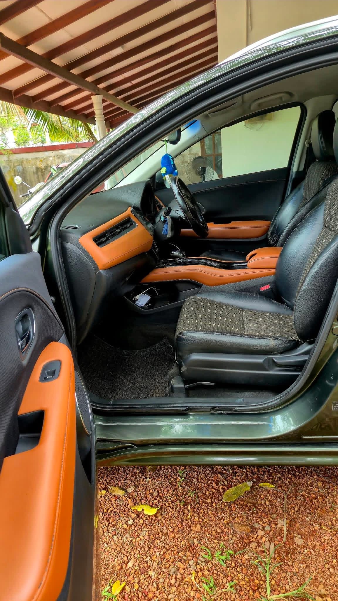 Honda Vezel 2014 - பயன்படுத்தப்பட்டது SUV sale in Sri Lanka - patpat.lk
