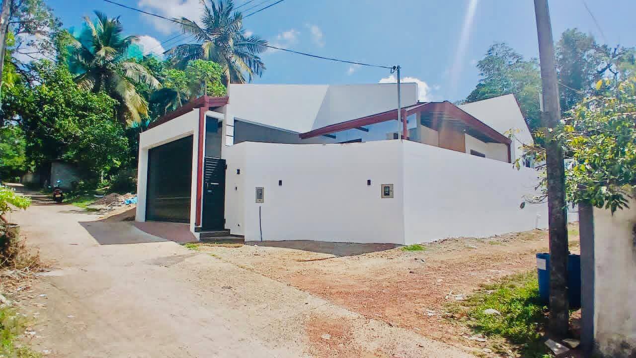 House for Sale in Kotte ads-image-1