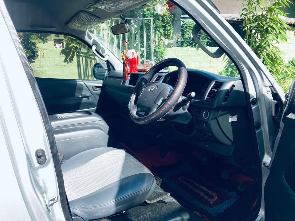 Toyota Hiace 2017 - பயன்படுத்தப்பட்டது வேன் sale in Sri Lanka - patpat.lk