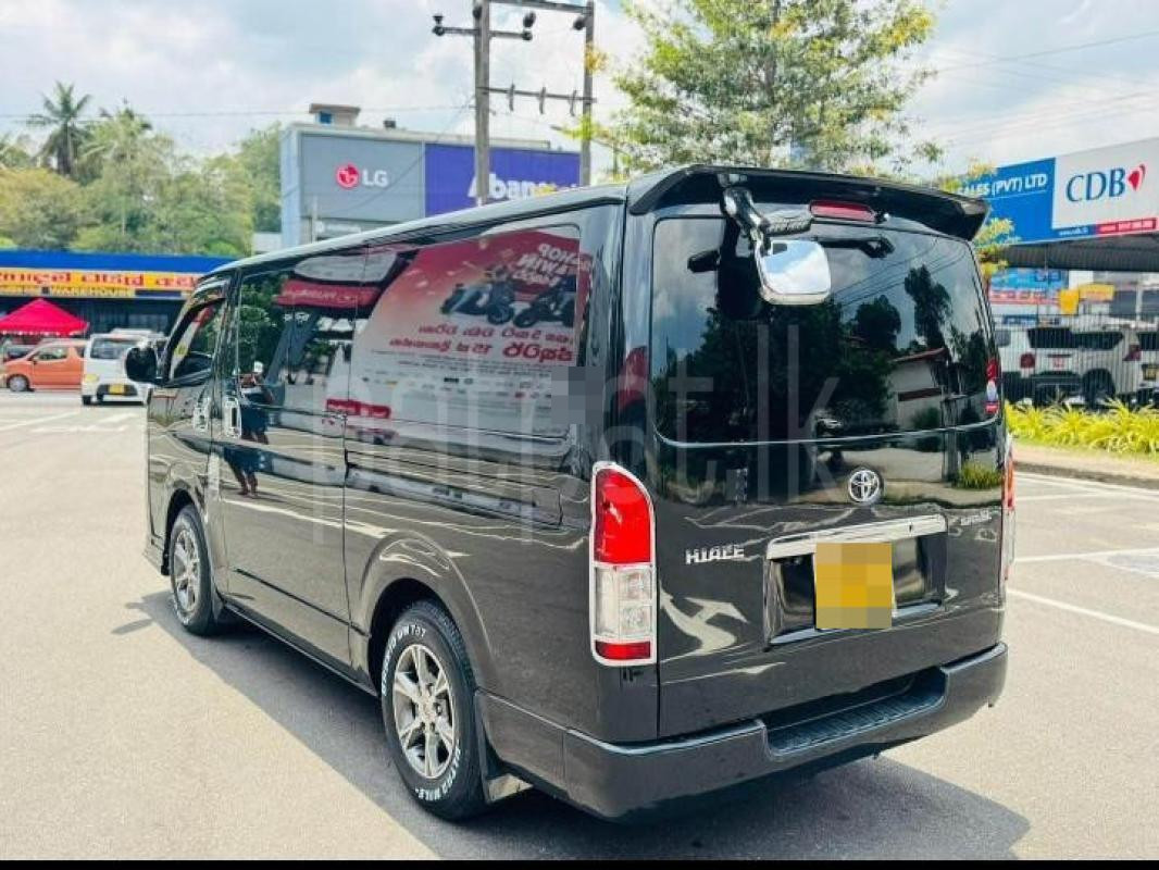 Toyota Hiace 2015 - பயன்படுத்தப்பட்டது வேன் sale in Sri Lanka - patpat.lk