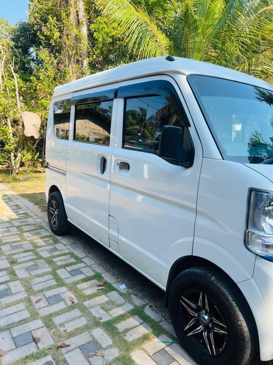 Nissan NV100 2018 - Used Van sale in Sri Lanka - patpat.lk