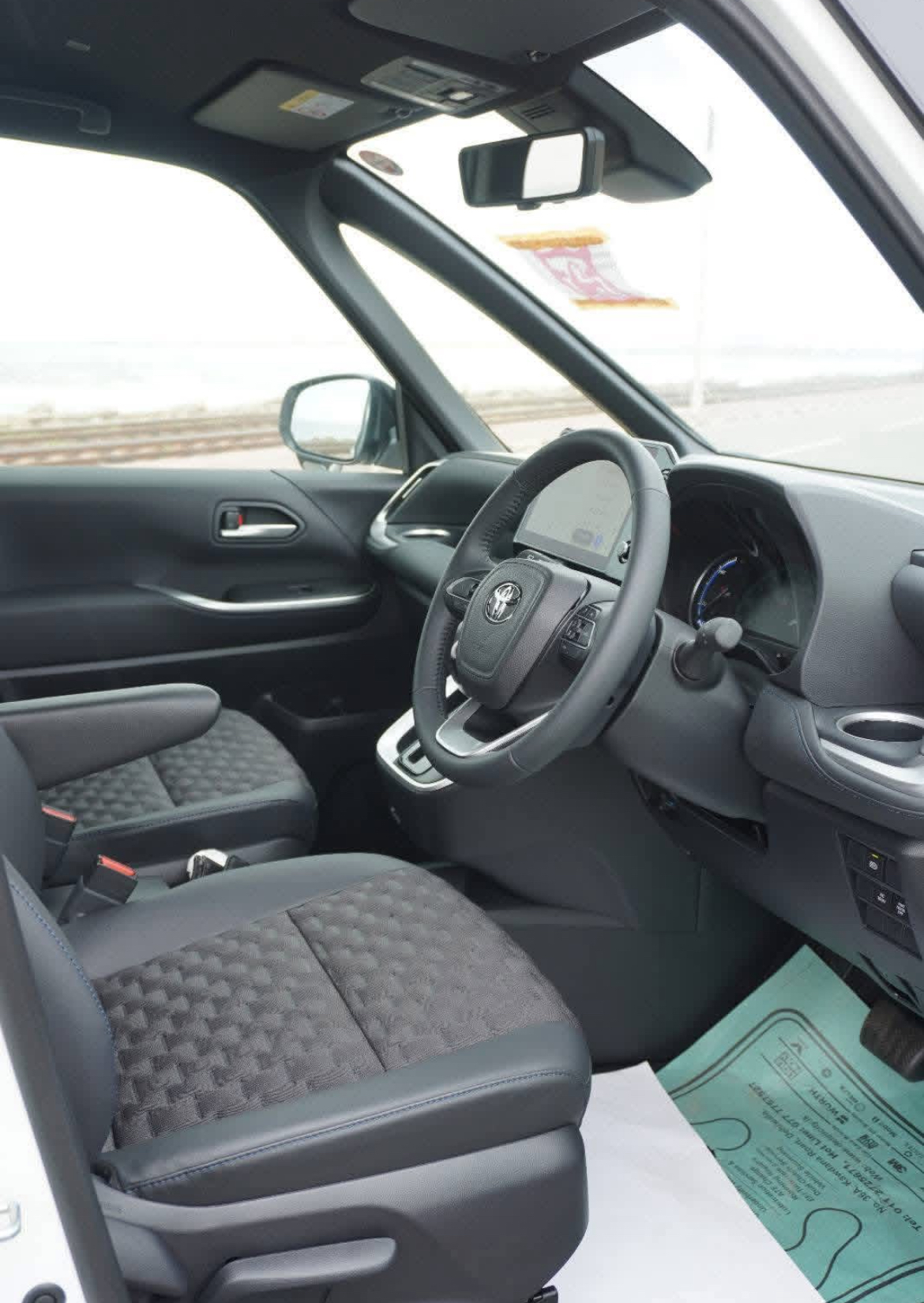 Toyota Voxy 2025 - சான்றளிக்கப்பட்டது வேன் sale in Sri Lanka - patpat.lk