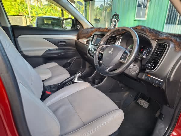 Mitsubishi Outlander 2015 - Used SUV sale in Sri Lanka - patpat.lk