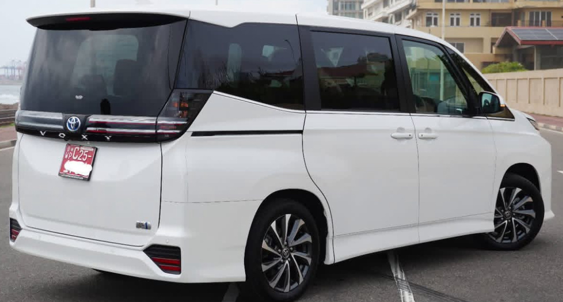 Toyota Voxy 2025 - சான்றளிக்கப்பட்டது வேன் sale in Sri Lanka - patpat.lk