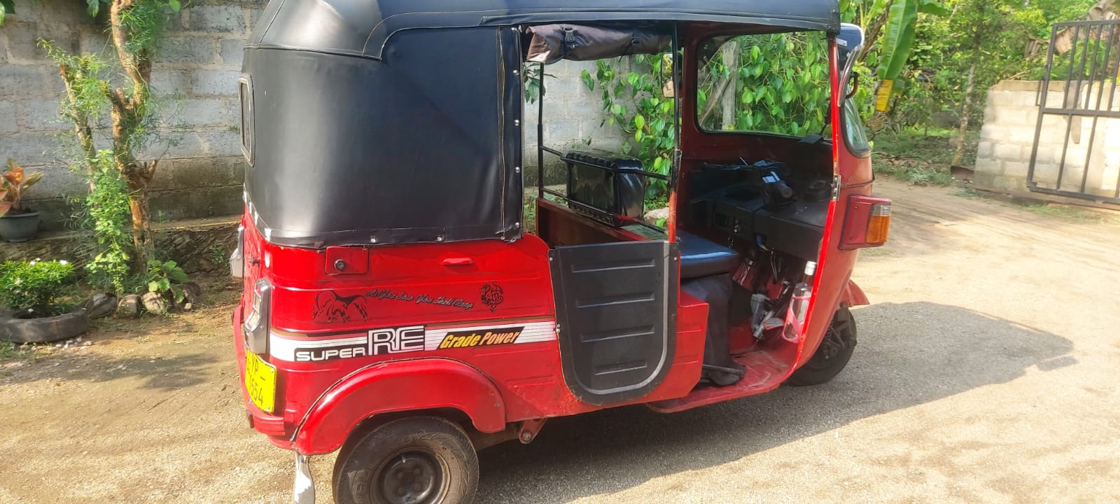 Bajaj Three Wheel 2011 - භාවිතා කරන ලද ත්‍රිරෝද රථය sale in Sri Lanka - patpat.lk