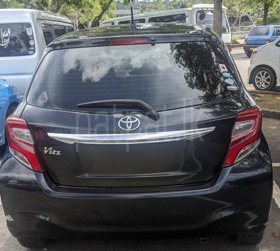 Toyota Vitz 2015 - பயன்படுத்தப்பட்டது கார் sale in Sri Lanka - patpat.lk