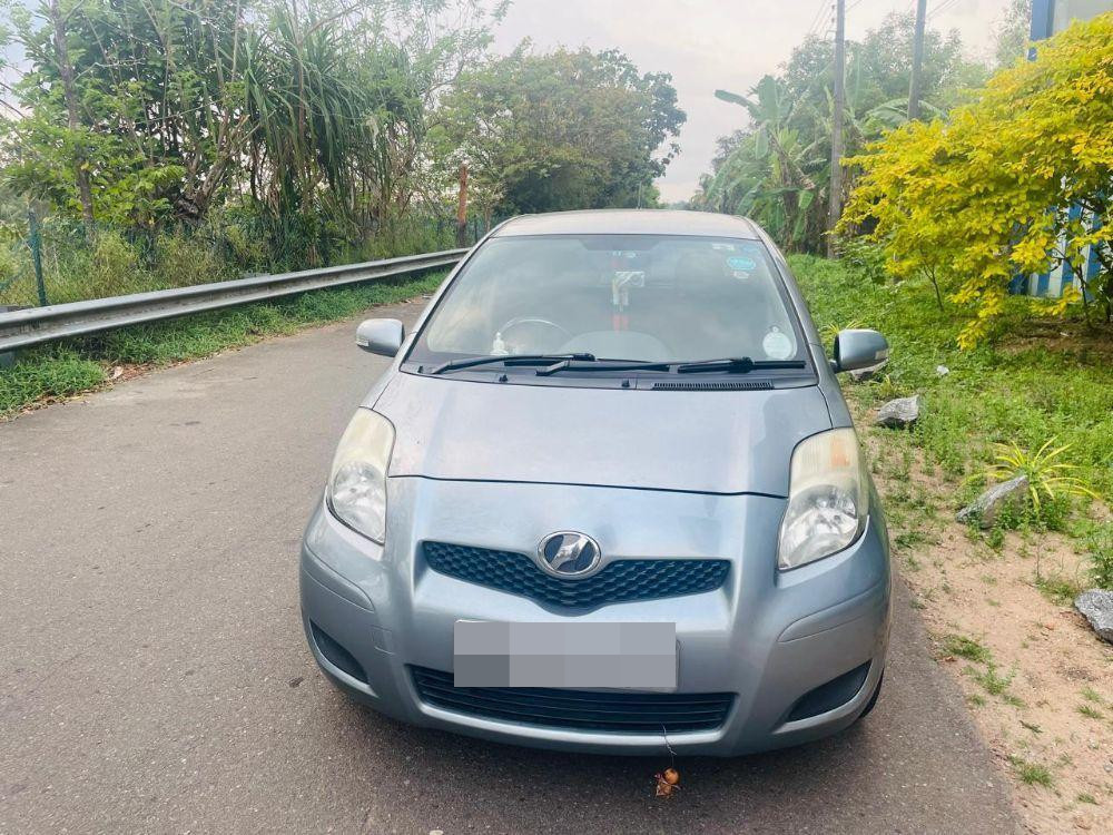 Toyota Vitz 2009 ads-image-1