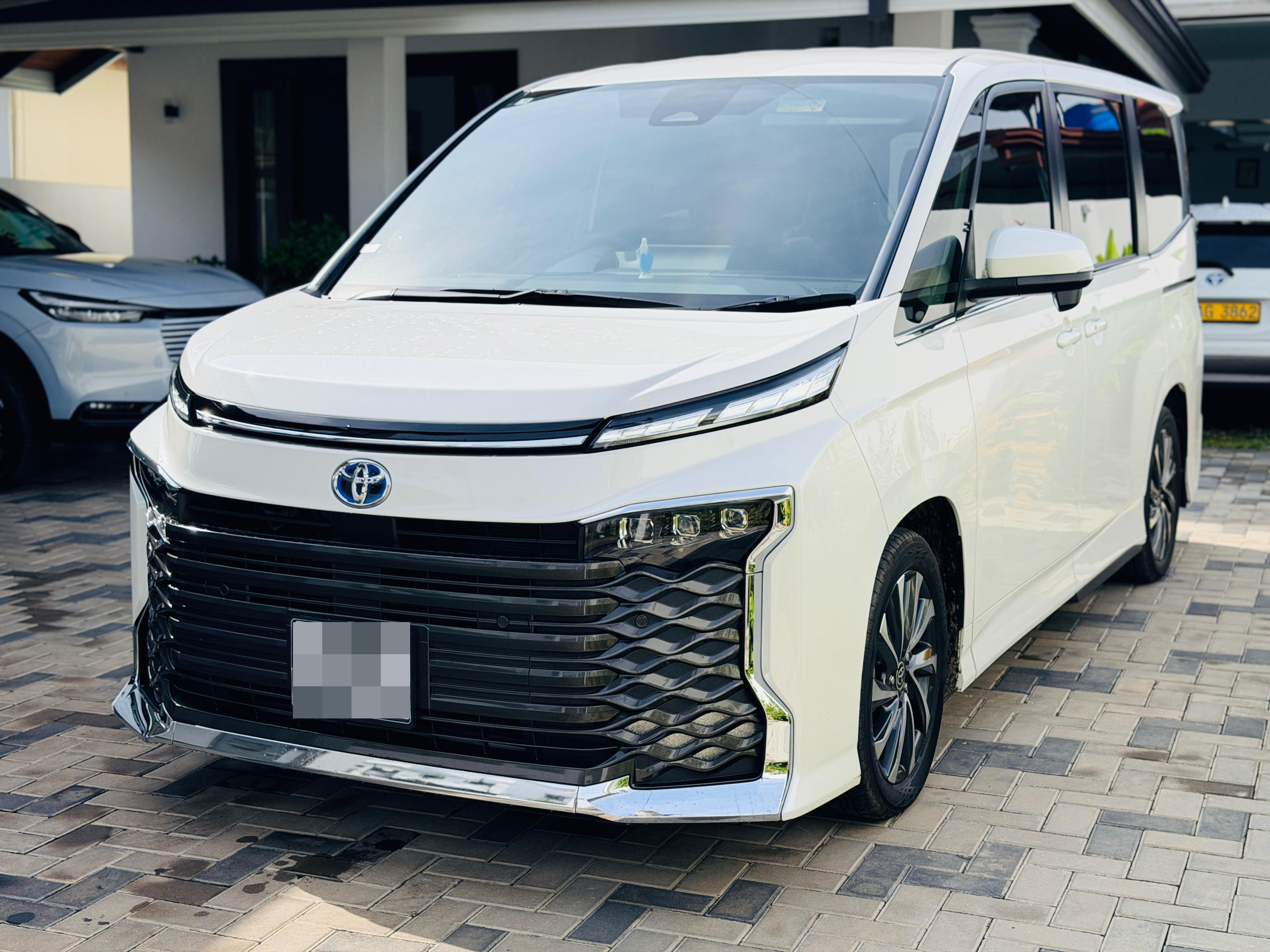 Toyota Voxy 2025 - சான்றளிக்கப்பட்டது வேன் sale in Sri Lanka - patpat.lk