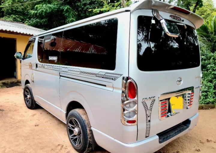 Toyota Hiace 2007 - භාවිතා කරන ලද වෑන් රථය sale in Sri Lanka - patpat.lk