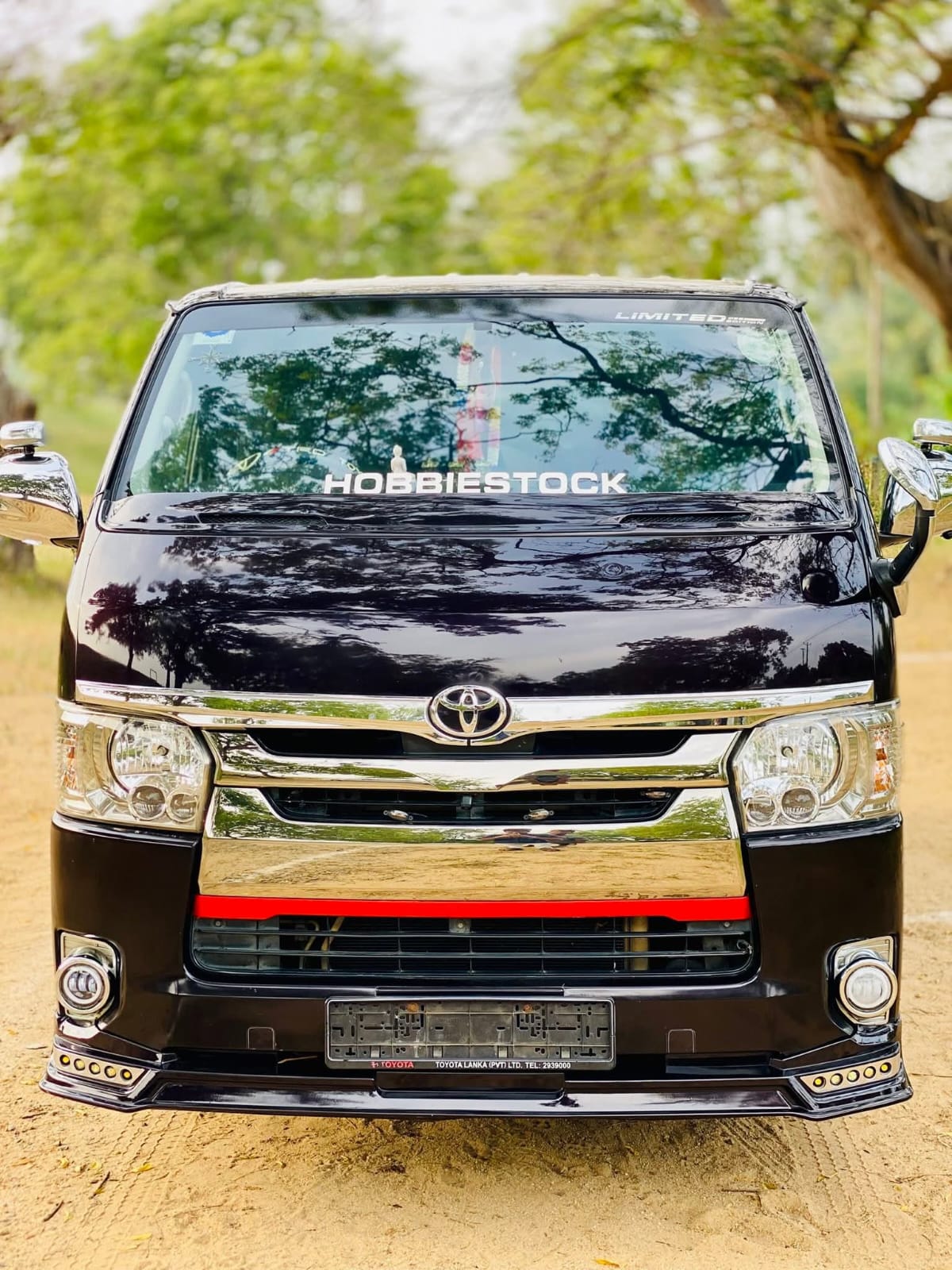 Toyota Hiace 2015 - භාවිතා කරන ලද වෑන් රථය sale in Sri Lanka - patpat.lk
